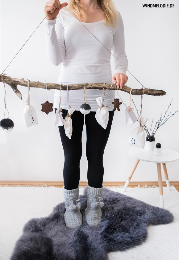 DIY skandinavischer Adventskalender scandi style schwarz weiß Ast