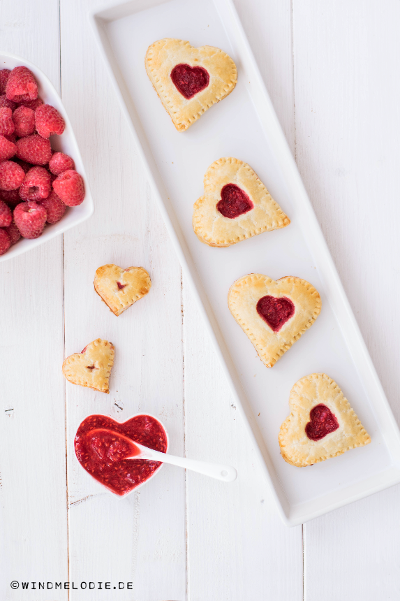 Mini Heart Pies mit Himbeeren Valentinstag Rezept