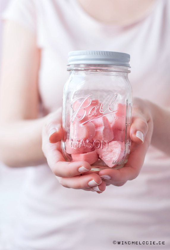 Valentinstag DIY Geschenkidee im Glas Herzen