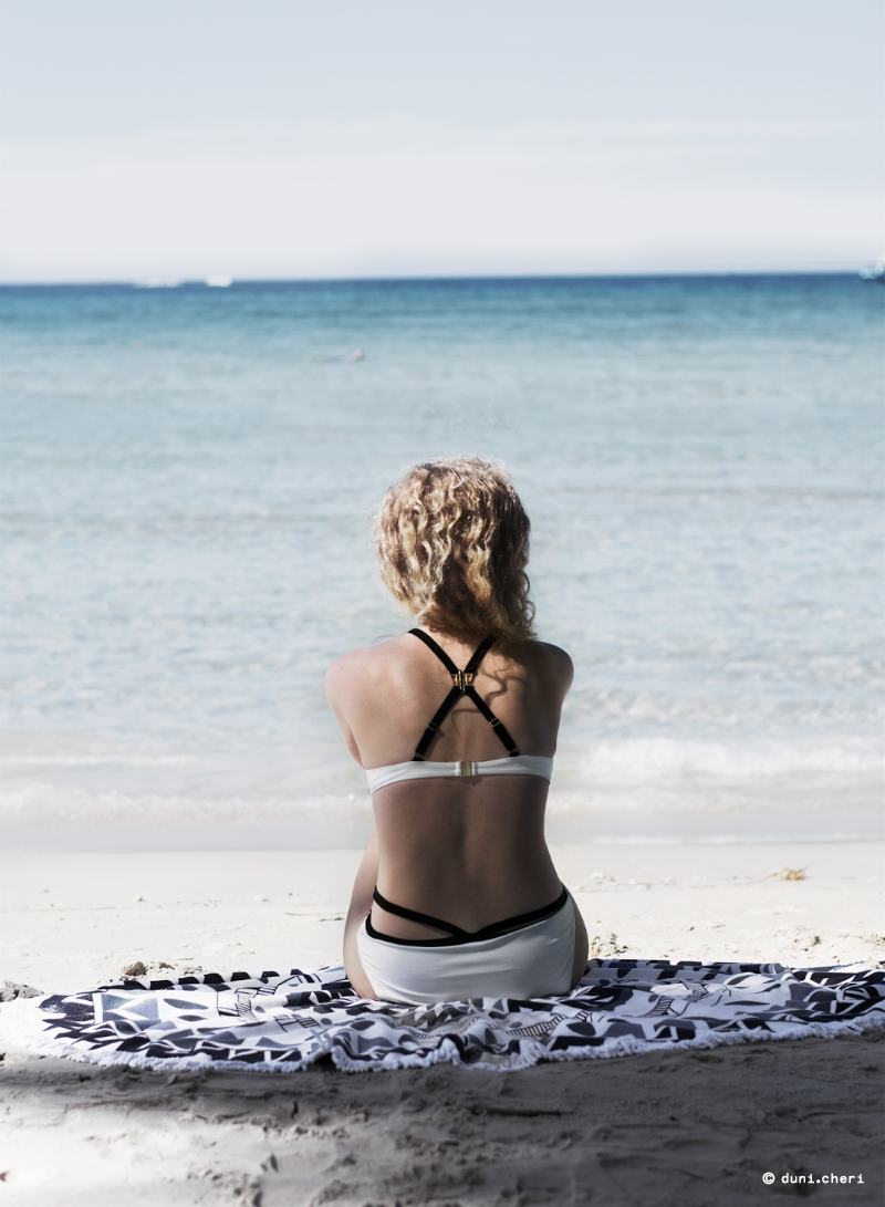 Strand Thailand Frau Bikini schwarz weiß