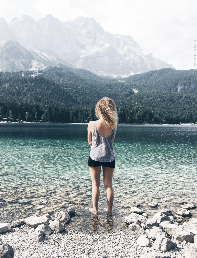 Eibsee Wandern Bayern Zugspitze klares Wasser
