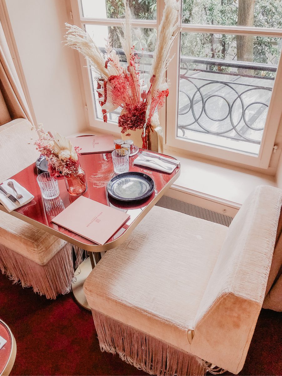 brunch hotel particulier paris vintage cafe