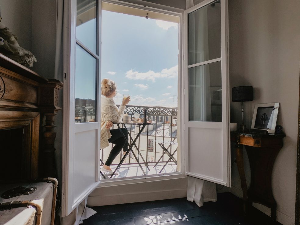 paris balkon frühstück