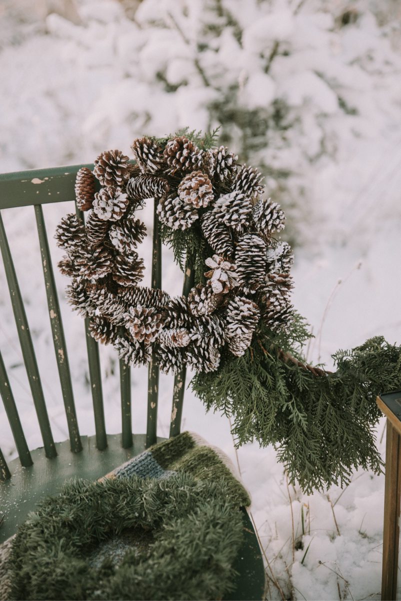 kranz aus tannenzapfen weihnachten