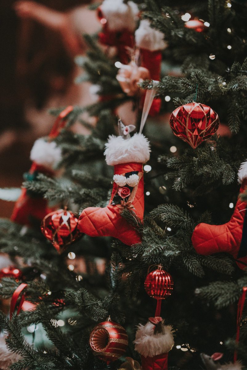 weihnachten christbaum schmuck rot stiefel