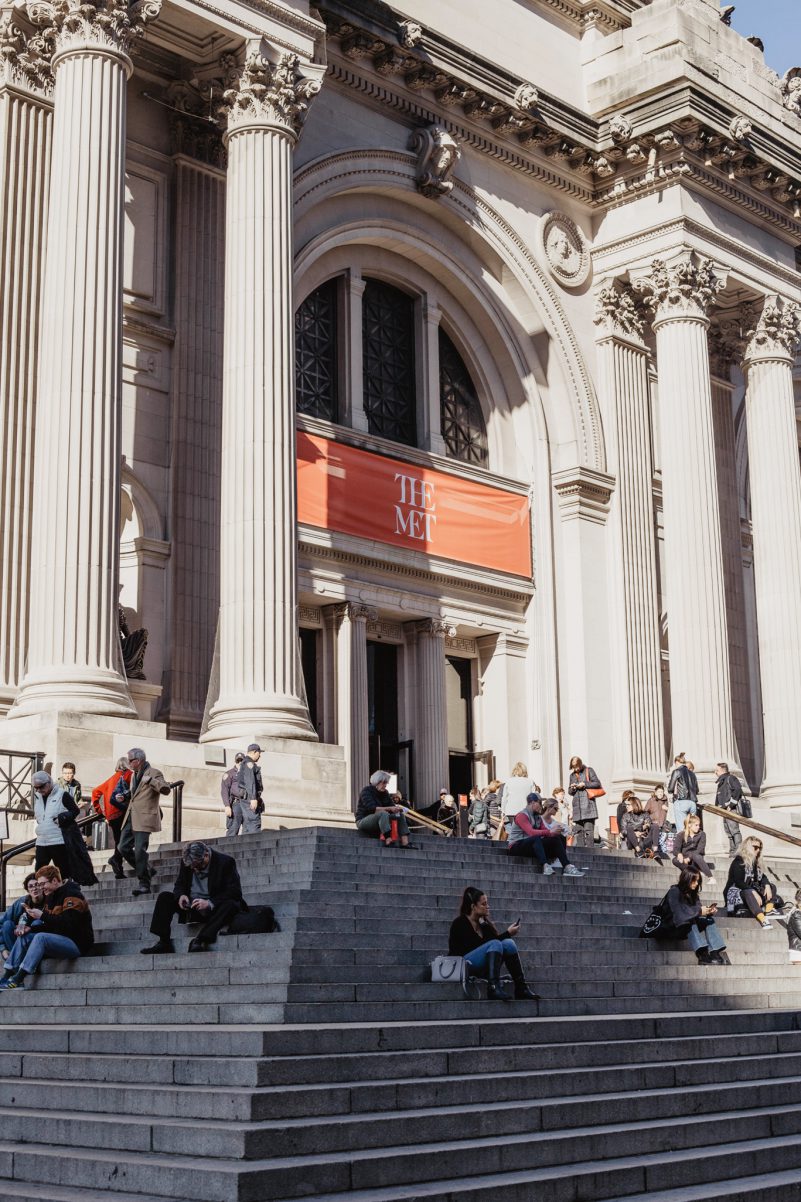 new-york-manhattan-the-met-museum-stufen