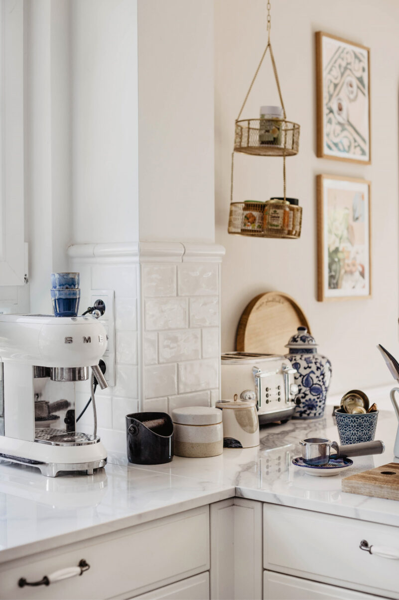 küche weiß landhaus stil kaffee ecke inspiration