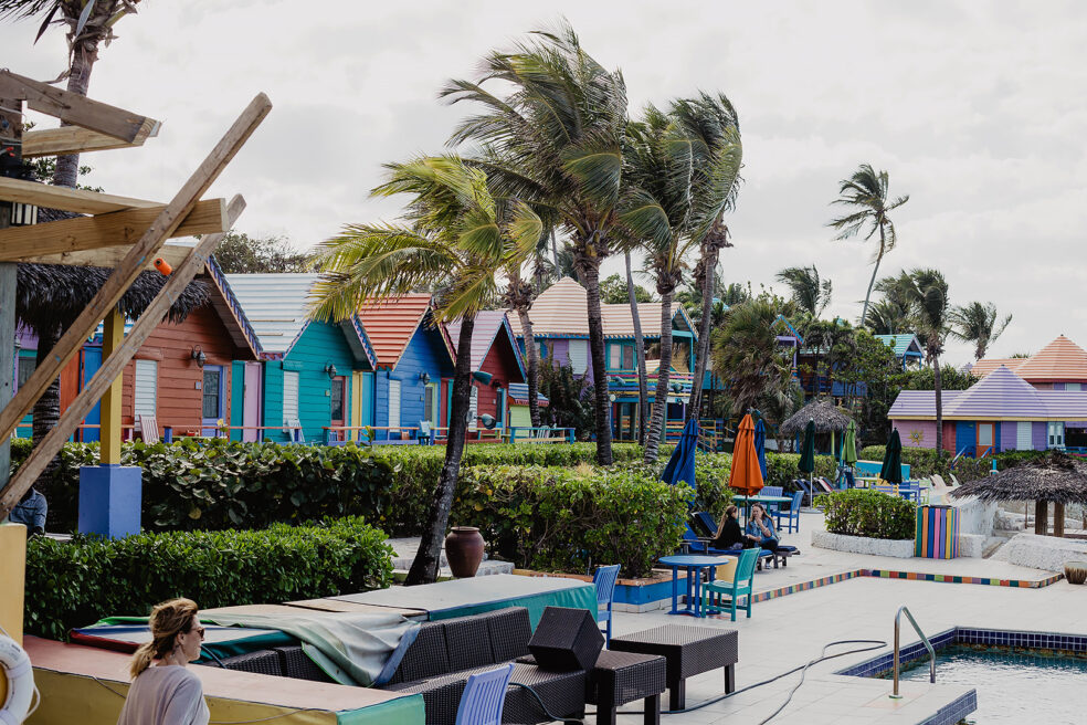 bahamas bunte häuser sturm