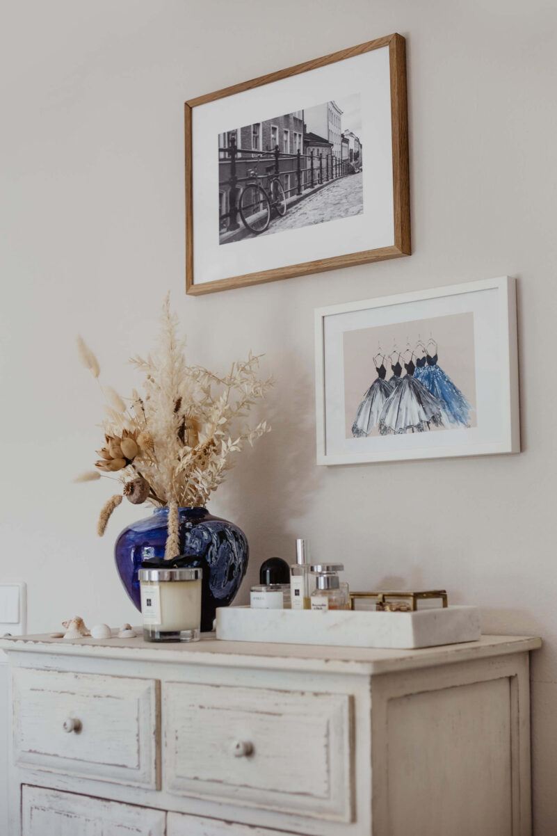 nachttisch deko schlafzimmer landhaus stil